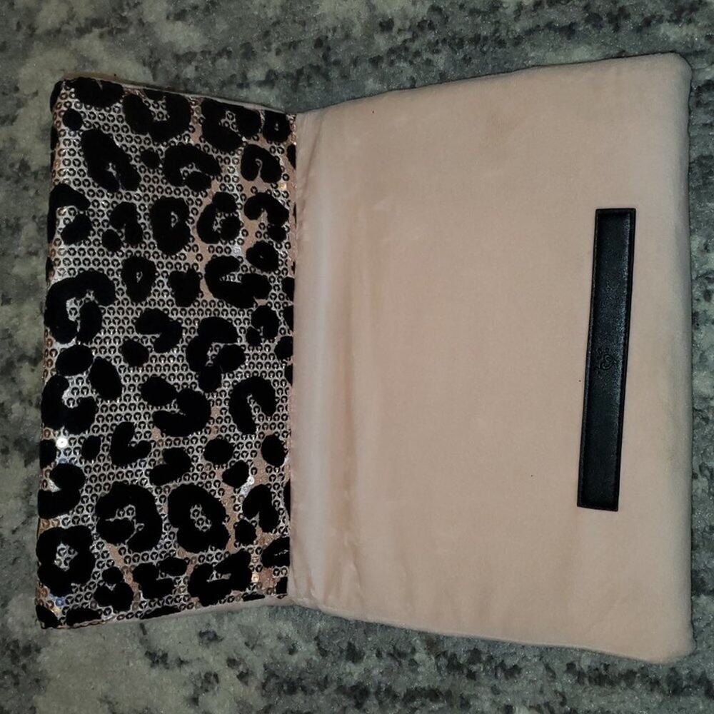 Justice Cheetah Print Portable Seat EUC